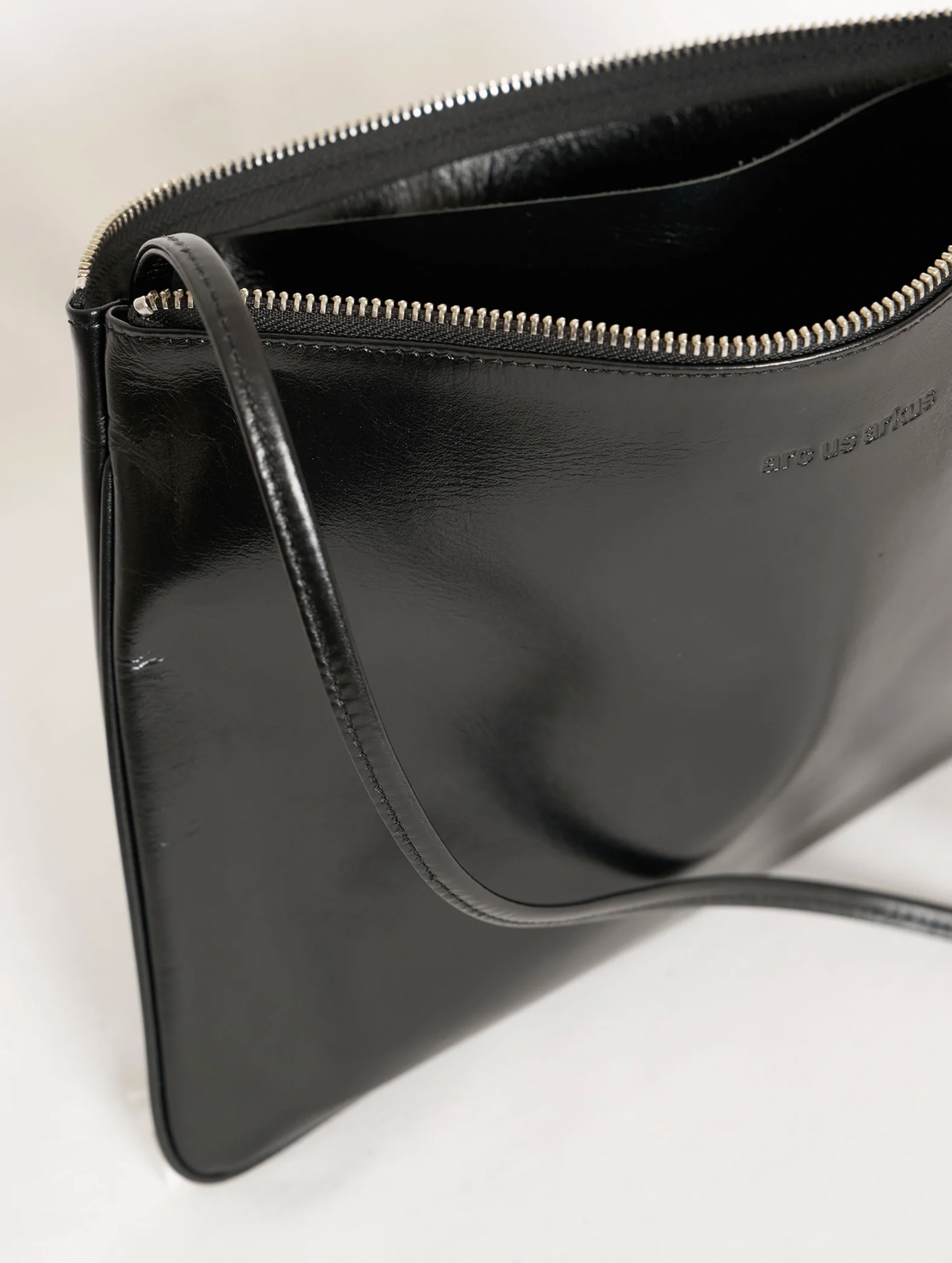BLACK LEATHER SHOULDER BAG